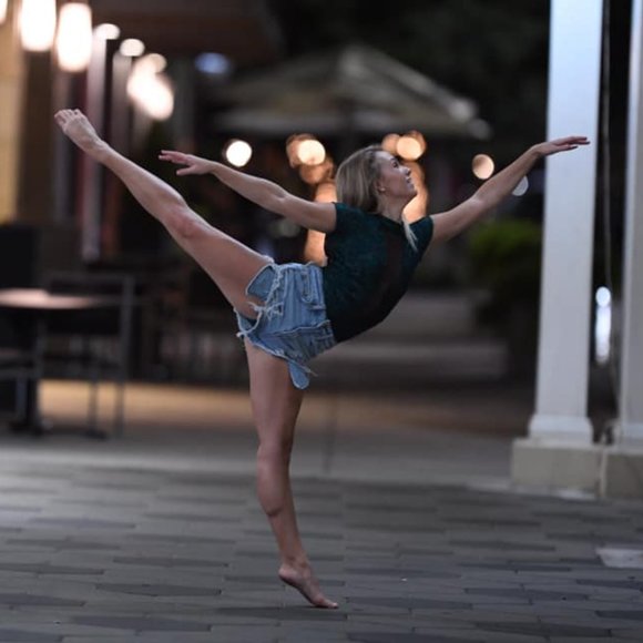 Meet your Posher, Alli! - Picture 2 of 4